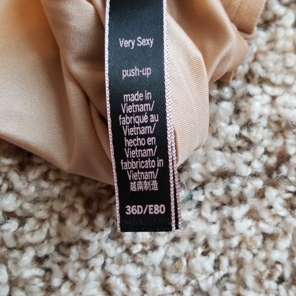 Victoria's Secret Very Sexy Push-up Bra 36D - Picture 2 of 3